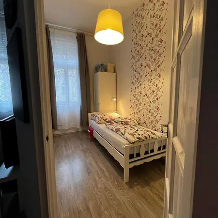 דירה Pazmany Rest *