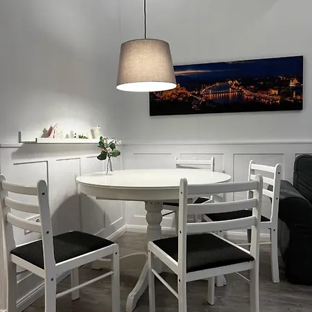 Апартаменты Pazmany Rest