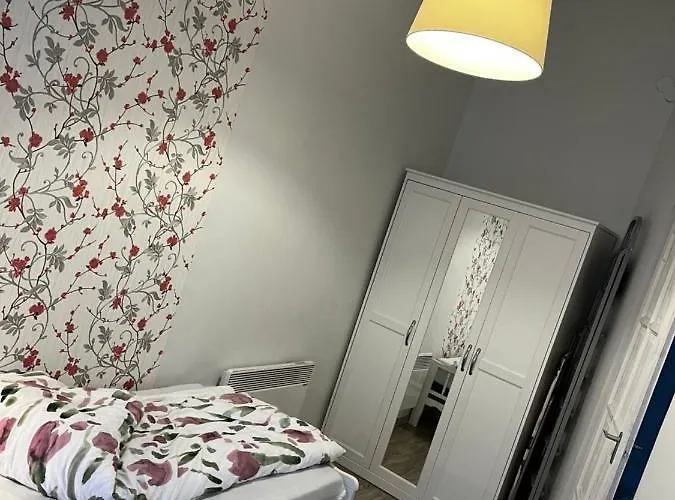 Pazmany Rest Апартаменты *