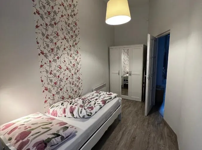 Pazmany Rest Апартаменты *