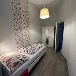 Pazmany Rest Lägenhet *