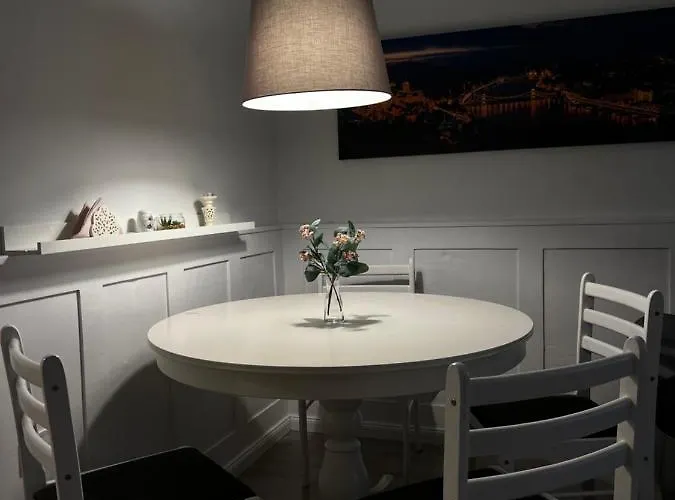 Pazmany Rest Lägenhet