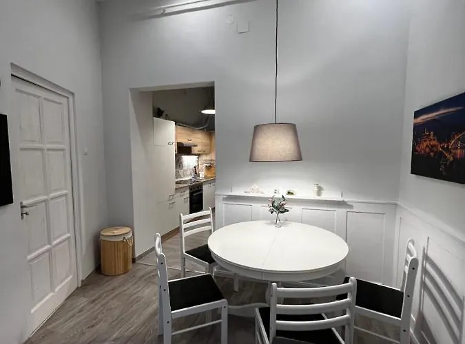 Pazmany Rest Lägenhet