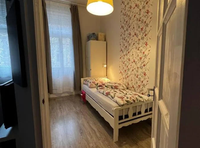 Lejlighed Pazmany Rest *