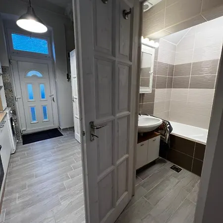 Pazmany Rest Apartment *